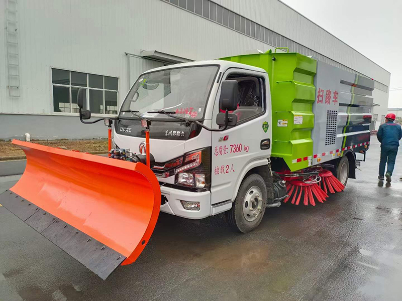 東風多利卡掃路車加裝除雪鏟